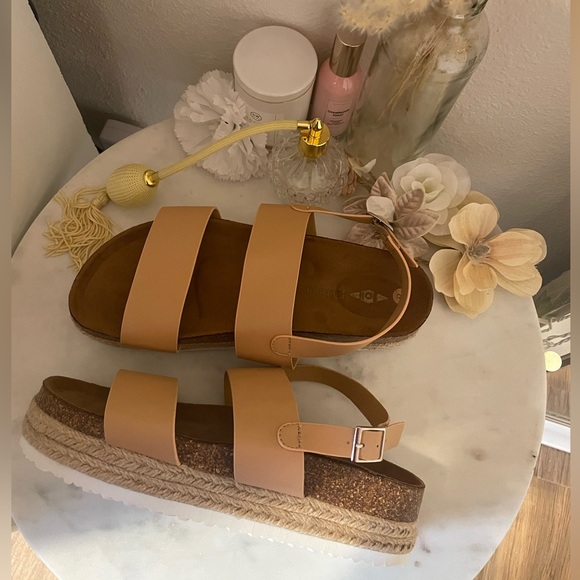 NWOT Nude Espadrille Platform Sandals - Picture 3 of 3